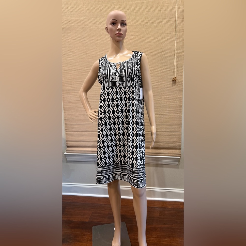 Kindred Black and White Geometric Pattern Dress